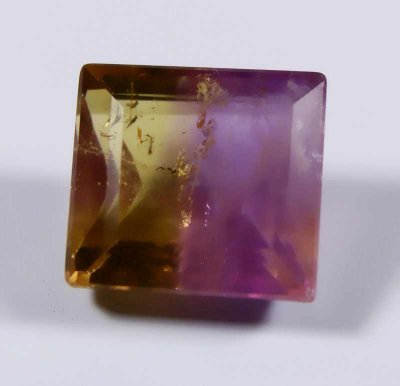Камень фиолетово-золотистый Аметрин натуральный 17.25 карат арт. 10515