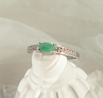 Серебряное кольцо с зеленым бериллом натуральным  арт.  27171