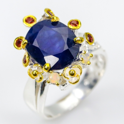 Серебряное дизайнерское кольцо с натуральным голубым корундом арт 33310