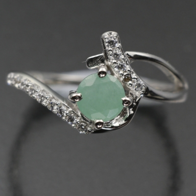 Серебряное кольцо с зеленым бериллом натуральным  арт.  27063