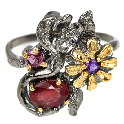 Серебряное кольцо с розовым корундом и родолитом арт 28143