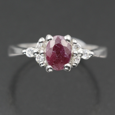Серебряное кольцо с розовым корундом натуральным арт. 27188