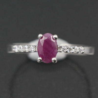Серебряное кольцо с розовым корундом натуральным арт. 27093