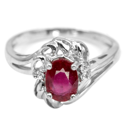 Серебряное кольцо с розовым корундом арт 26760