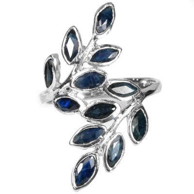  Серебряное кольцо с синим корундом натуральным арт 26772