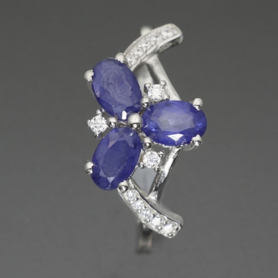 Серебряное кольцо с синим корундом натуральным арт. 3864