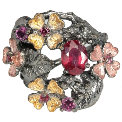 Серебряное кольцо с розовым корундом арт 27535