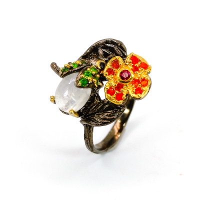 Серебряное дизайнерское кольцо с натуральным лунным камнем арт 33522