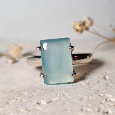 Серебряное кольцо с голубым камнем халцедоном арт 209