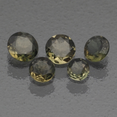 Камень корнерупин натуральный 0.67 карат арт. 23519