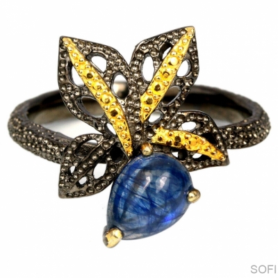  Серебряное кольцо с синим корундом натуральным арт 26943