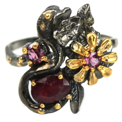 Серебряное кольцо с розовым корундом и родолитом арт 28471