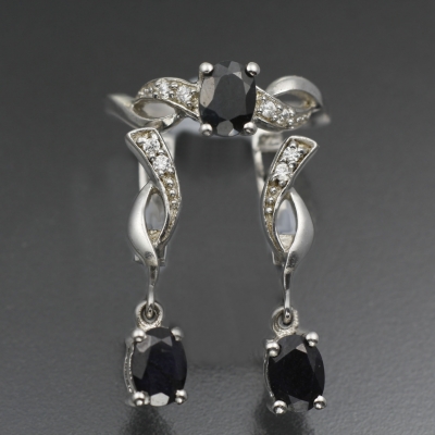 Серебряные серьги и кольцо с синим корундом натуральным арт 27216