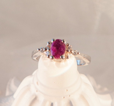 Серебряное кольцо с розовым корундом натуральным арт. 27150